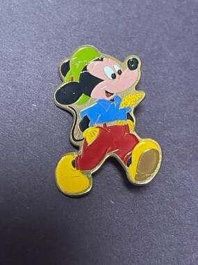 Disney Mickey Mouse Vintage Pin Brooch Green Hat red pants GOLF